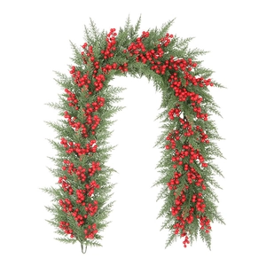2m Künstliche Weihnachtsgirlande mit dichten Tannennadeln und roten Winterbeeren