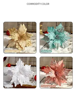 Detail van glitter kerstbloemen in champagne, blauw, wit en roze voor decoratie