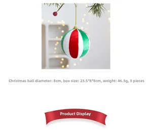 Primer plano de bolas de Navidad de terciopelo a rayas rojas, blancas y verdes de 8cm