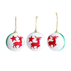 Set de 3 bolas de Navidad blancas 8cm con renos rojos y borde verde para decorar el árbol