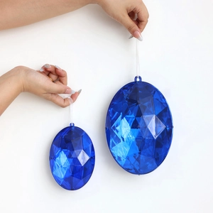 Colgantes de gota de acrílico azul facetado para decoración de árboles de Navidad con cuerda
