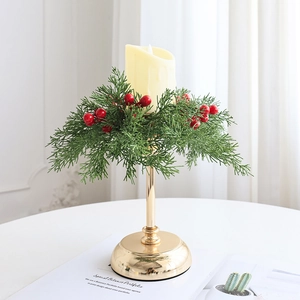 Weihnachts-LED-Kerzenhalter-Kranz mit Zypressenblättern und roten Beeren für Deko