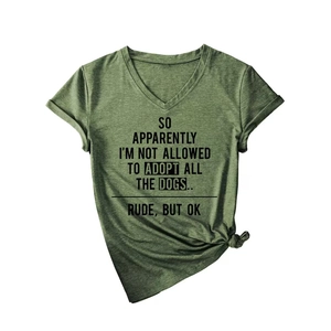 T-shirt femme col en V vert olive avec slogan adoption chien et détail de nœud latéral