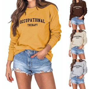 Detail des Occupational Therapy Aufdrucks auf Rundhals-Sweatshirts in vier verschiedenen Farben