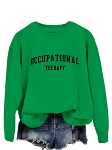 Detail eines grünen Occupational Therapy Sweatshirts mit schwarzem College-Schriftzug
