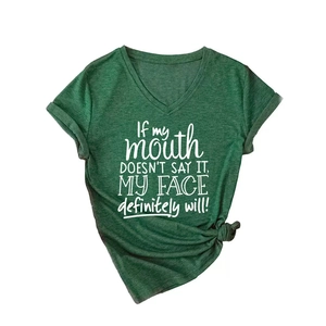 T-shirt col en V vert forêt pour femme avec citation drôle et détail nœud devant