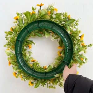 Artificial daisy and bee festival wreath with durable green plastic base for door hanging