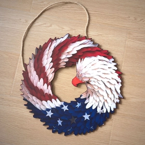 Plaque de porte patriotique en bois en forme d'aigle avec motif drapeau américain