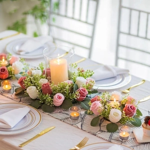Anillo de Vela de Rosa de Plástico y Satén Guirnalda Floral Artificial Soporte de Vela para Mesa de Comedor de Boda Decoración del Hogar