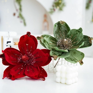 Rote und grüne Weihnachtsmagnolien aus Samt mit Goldglitzer für den Weihnachtsbaum