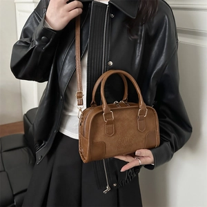 Borsa Boston Maillard vintage in pelle scamosciata marrone con logo DTN e tracolla