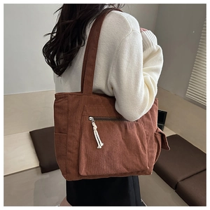 Sac fourre-tout en velours côtelé marron avec poche zippée et détail de corde nouée