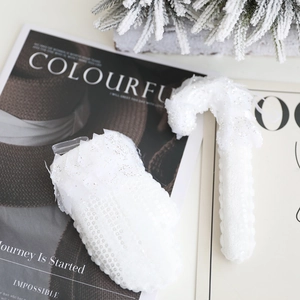 Décorations de Noël gant et canne à sucre blancs avec détails scintillants et neige