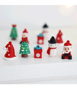 Mini ciondoli natalizi in resina opaca con Babbo Natale, albero e pupazzo di neve