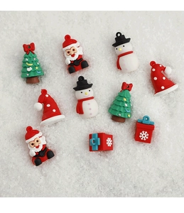 Vista dall'alto di miniature natalizie in silicone morbido con Babbo Natale e pupazzi