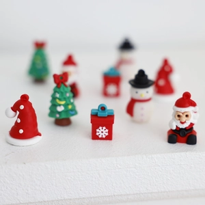 Mini set di ornamenti natalizi in PVC con Babbo Natale, albero e scatola regalo festiva