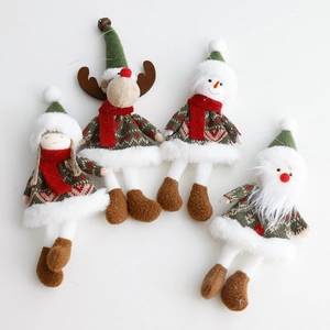 4er-Set Plüsch-Weihnachtsanhänger mit Weihnachtsmann, Schneemann, Rentier und Mädchen
