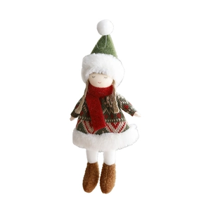 Plüsch-Weihnachtspuppe mit grünem Filzhut und rotem Strickkleid als Baumschmuck