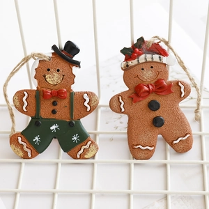 Zweiteiliges Set Lebkuchenmann-Weihnachtsanhänger aus Harz mit rustikalen Kordeln