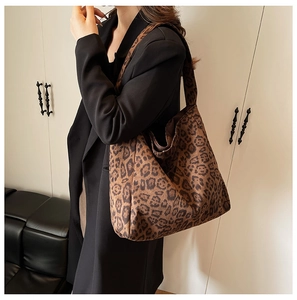 Detail of hobo bucket bag with leopard print texture and large capacity design