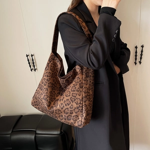 Fashionable leopard print oversized tote bag in soft suede-like fabric for women