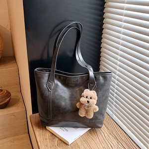 Women Vintage PU Leather Tote Bag Large Capacity Commute Shoulder Bag With Plush Bear Charm Fashion Minimalist Hobo Bag