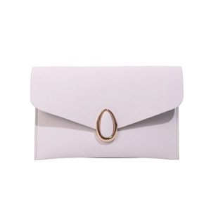 Pochette enveloppe carrée lavande élégante en cuir Saffiano avec une boucle dorée