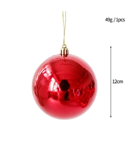 Dettaglio di una pallina di Natale rossa lucida da 12 cm con cordino dorato e peso 49 g