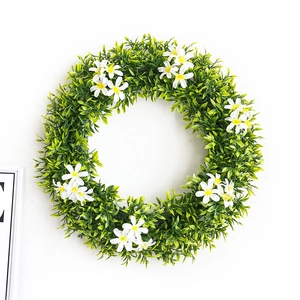 Couronne printanière de verdure avec fleurs de jasmin pour décoration murale festive