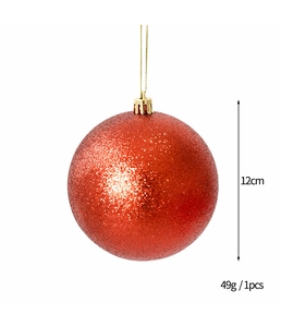 Macro di una pallina di Natale rossa glitterata da 12cm con gancio e cordino dorati