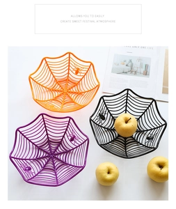 Paniers à fruits toile d'araignée noir, violet et orange pour décoration d'Halloween