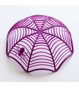 Détail du panier à fruits violet en forme de toile d'araignée pour déco d'Halloween