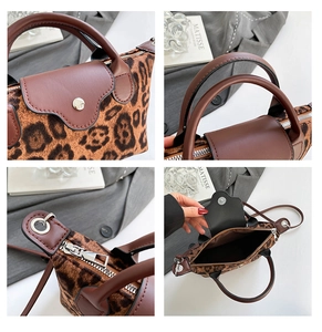 Detailansicht der Handtasche mit Leopardenmuster, Nähten, Reißverschluss und Textur
