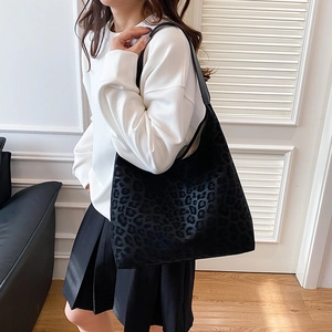 Chic black leopard print tote bag in soft faux fur for women casual autumn winter style