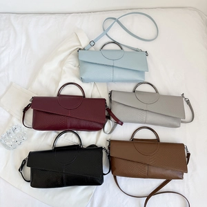 Elegante bolso de mano con estampado de cocodrilo en 5 colores y asa de metal circular