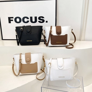 Bolsos tipo cubo minimalistas de cuero PU en cuatro colores con correa ajustable