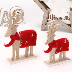 Figuras de renos de madera con bufandas rojas para decoración de mesa de Navidad