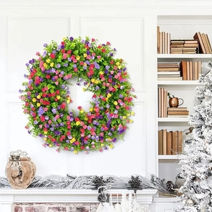 Couronne printanière artificielle avec fleurs sauvages colorées sur base de feuilles