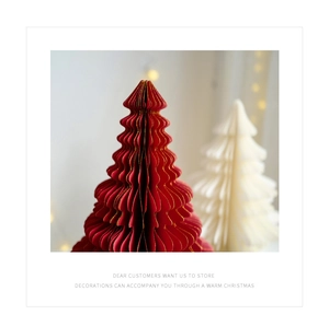 Détails des sapins de Noël en papier alvéolé rouge et blanc avec bordures dorées pailletées