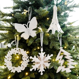 Witte acryl kersthangers set met glitter sneeuwvlokken, vlinders en Eiffeltoren versieringen