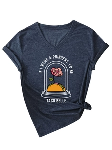 Λεπτομέρεια V-neck T-shirt με γραφικό Taco Belle, τύπωμα τριαντάφυλλο και δέσιμο στο τελείωμα
