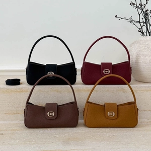Women Retro PU Leather Shoulder Bag Minimalist Baguette Bag Metal Horsebit Detail Casual Crossbody Bag For Daily Fashion
