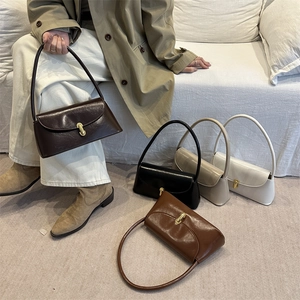Women's Minimalist PU Leather Underarm Bag French Vintage Flap Shoulder Bag With Metal Buckle Daily Commute Handbag