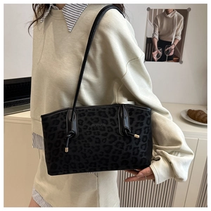 Detail of leopard print tote bag featuring metallic accents and JINGPINPIJU lettering