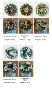 Détail d'un assortiment de couronnes de Noël de 40cm avec pommes de pin et ornements