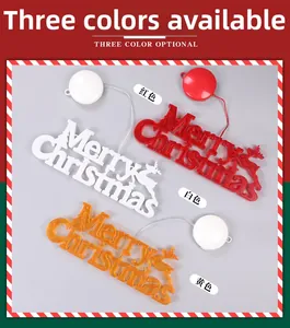 Détail des lumières LED Joyeux Noël en rouge, blanc et jaune avec motifs de renne