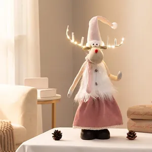 Detail von rosa Weihnachts-Plüschrentier mit ausziehbaren Beinen und LED-Geweih