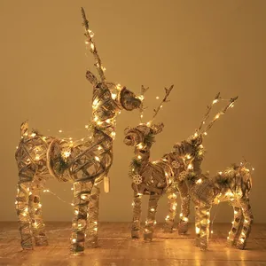 Lot de trois rennes en rotin lumineux avec LED blanc chaud pour décoration de Noël