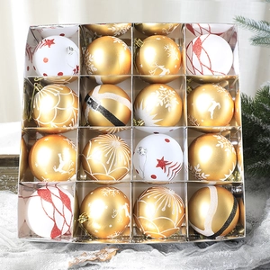 Set de 16 boules de Noël avec motifs de rennes et flocons dans une boîte cadeau décorative