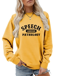 Λεπτομέρεια του τυπώματος Speech Language Pathology σε μουσταρδί κίτρινο φούτερ